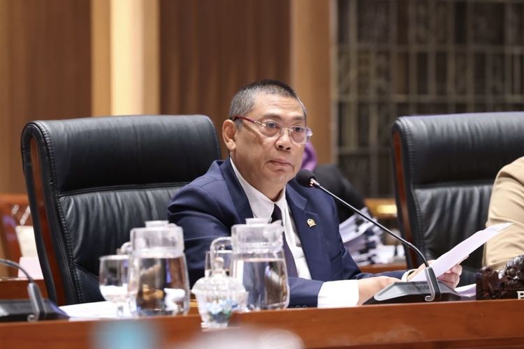 Ketua_Komisi_I_DPR_RI_Utut_Adianto_saat_memimpin_rapat_kerja_Komisi_I_DPR_RI_bersama_Kementerian_Pe20260701155628.jpeg